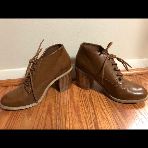 Tan/brown heels - Picture 2 of 3